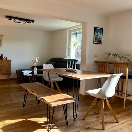 Apartamento Stilvolle Ferienwohnung, Ruhig, Neu Renoviert