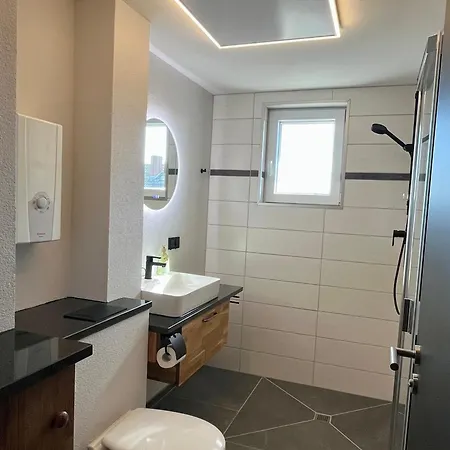 Apartamento Stilvolle Ferienwohnung, Ruhig, Neu Renoviert *