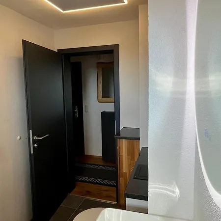 Stilvolle Ferienwohnung, Ruhig, Neu Renoviert Schönberg