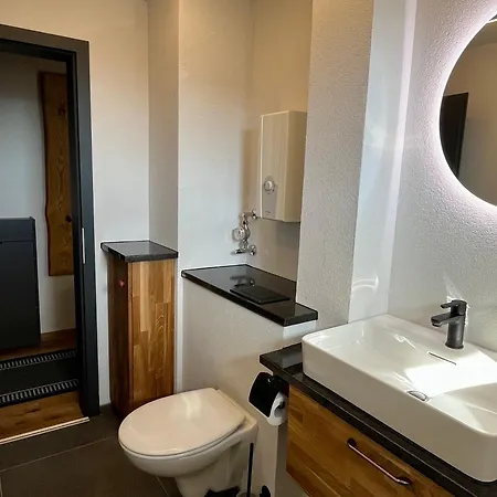 Stilvolle Ferienwohnung, Ruhig, Neu Renoviert *